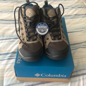 Columbia Redmond V2 Hiking Boots Women’s size 9 NWT